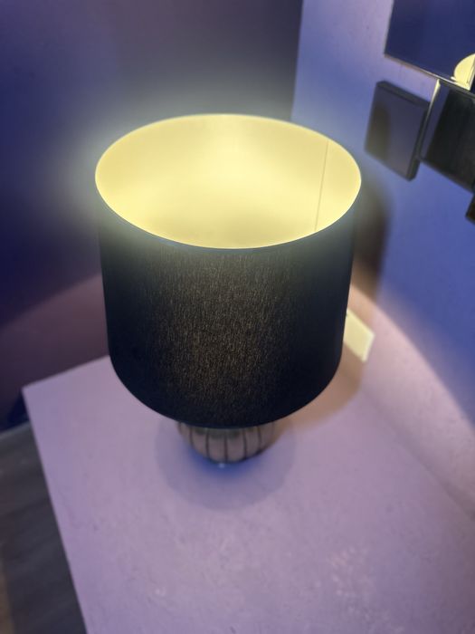 Candeeiro Grande com Base Prateada e Abajur Preto