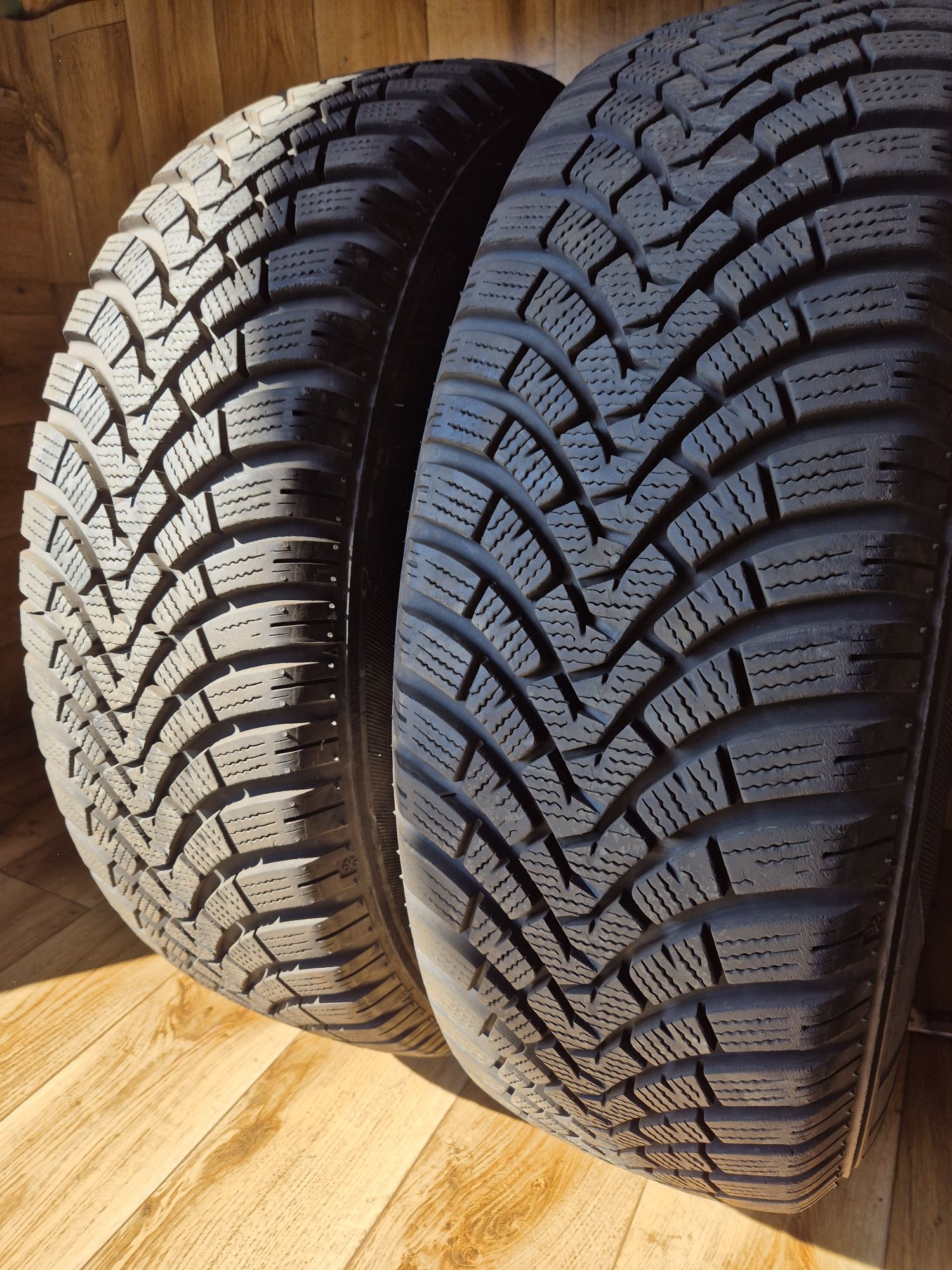 215/65/16 Falken para zima 8mm 18r