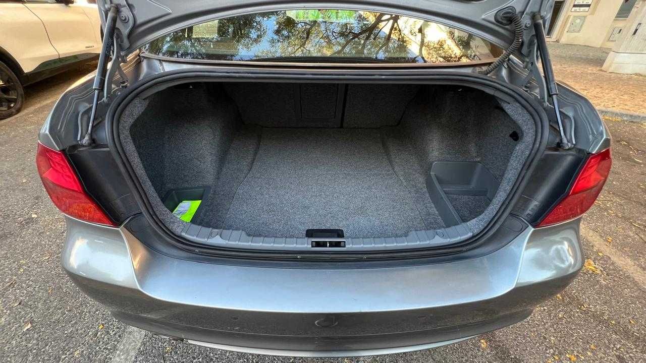 BMW 316D ano 2010 em bom estado