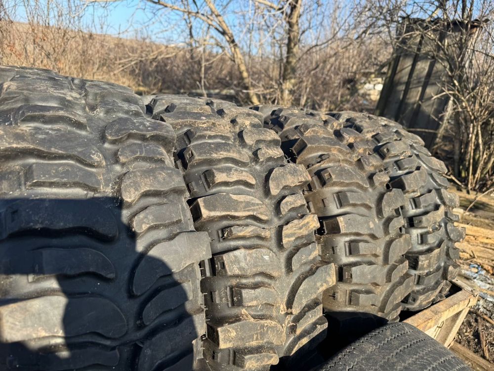 Грязевая резина почти новая