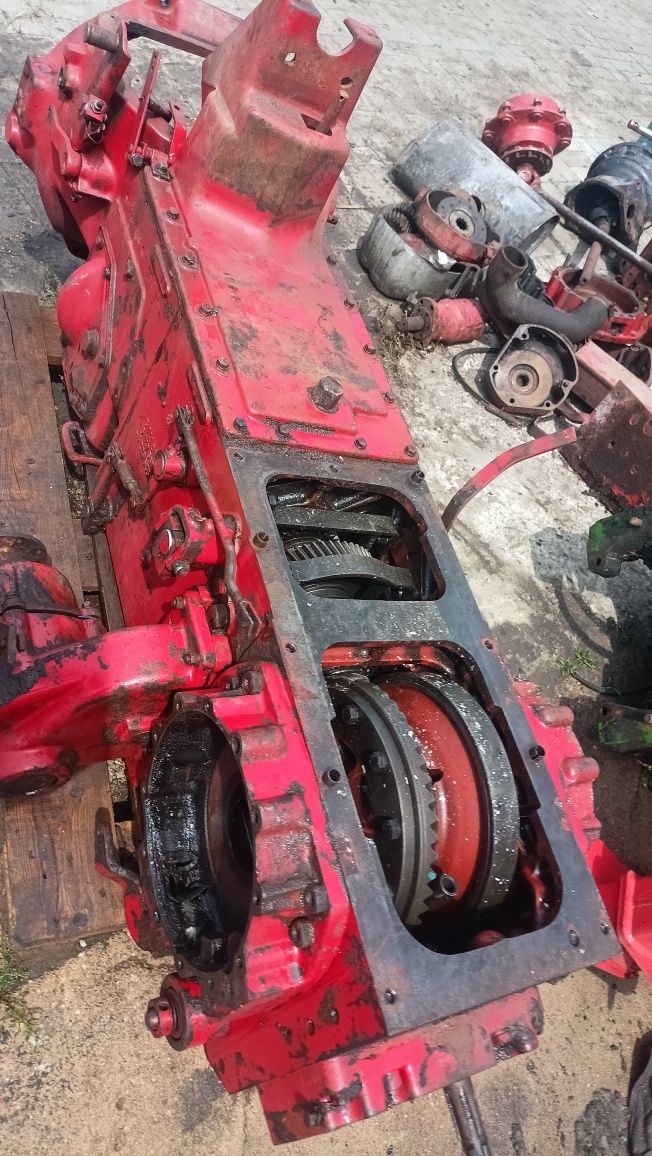 Skrzynia case 745 as