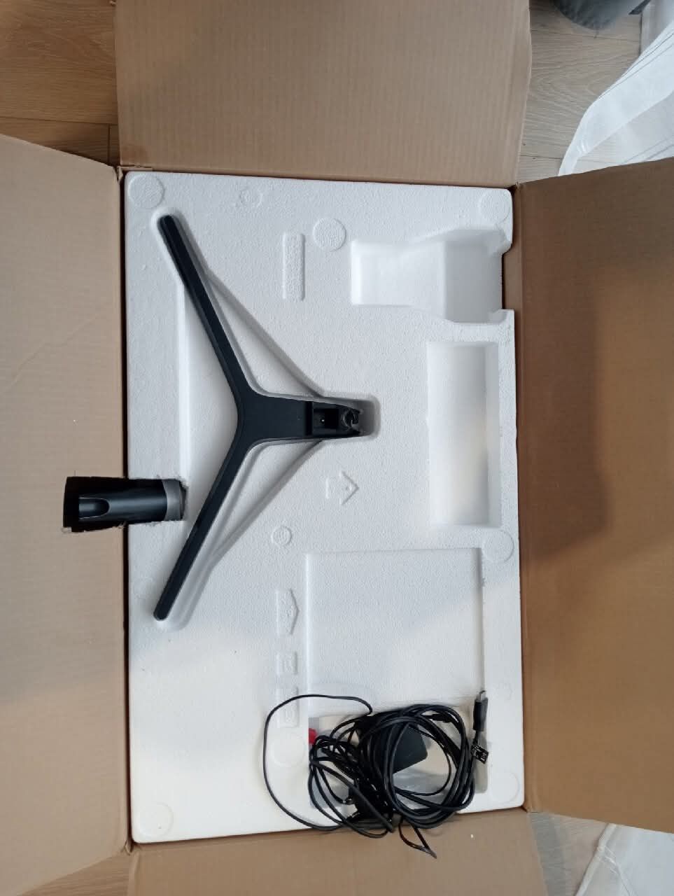 Monitor Samsung 32 cale LU32J590UQUXEN
Odbiór osobisty