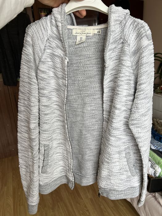 Кофточка від бренду H&M (лінія одягу L.O.G.G.) сіро-білого кольору