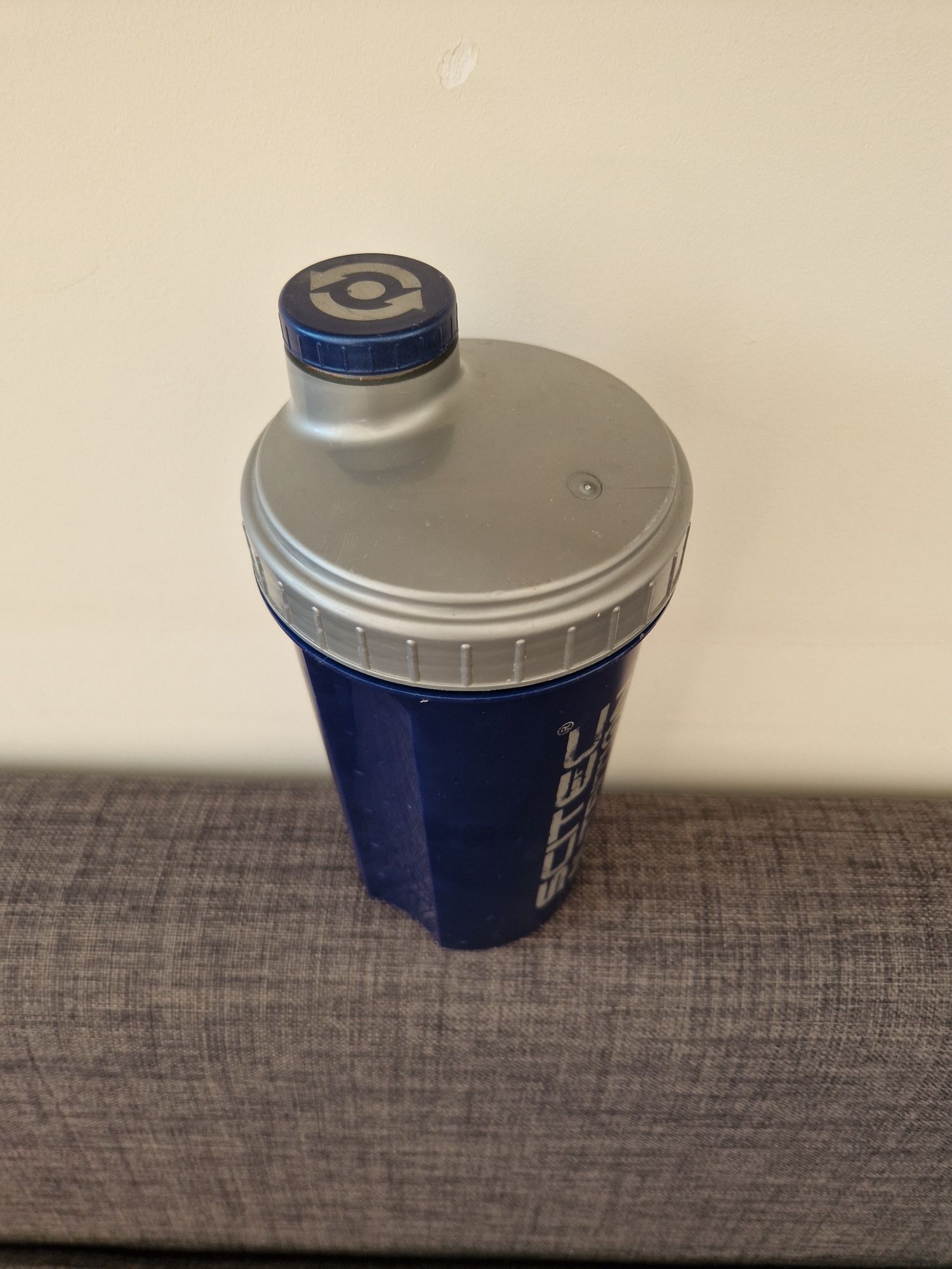 Bidon szejker 700 ml Scitec Nutrition plastikowy