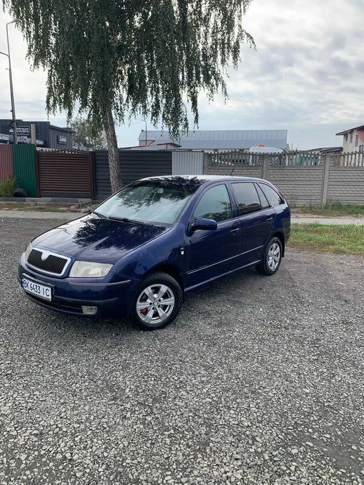 Надійна Skoda Fabia універсал 2002 року