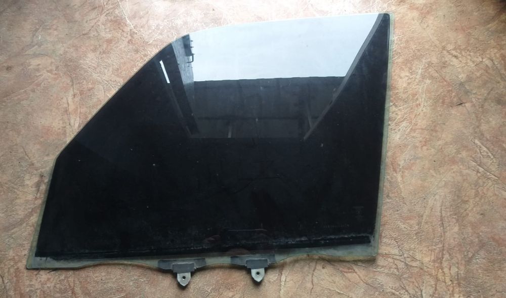 Продам скло бокове ліве переднє (водійське) Toyota RAV4