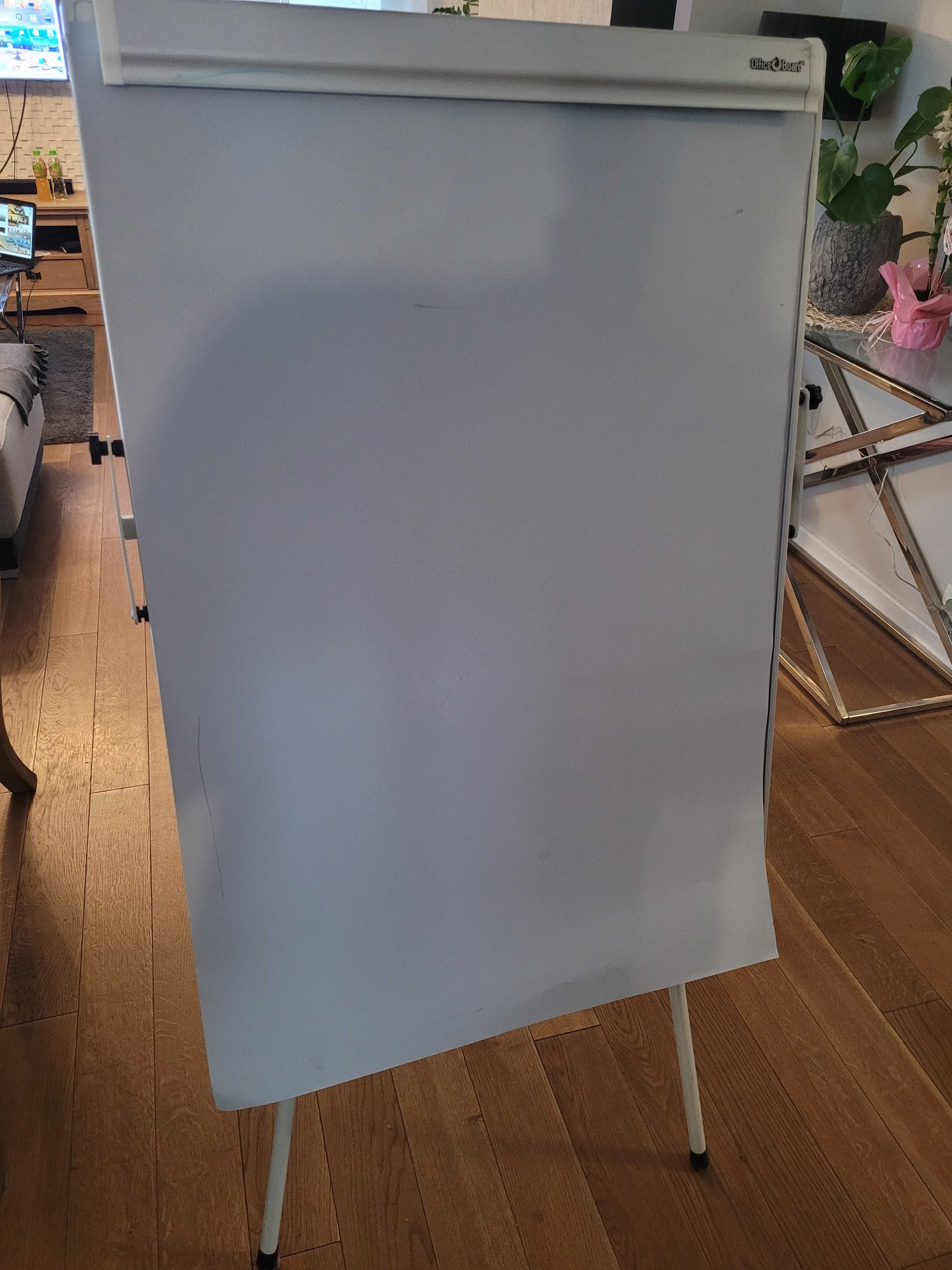 flipchart office board na trójnogu