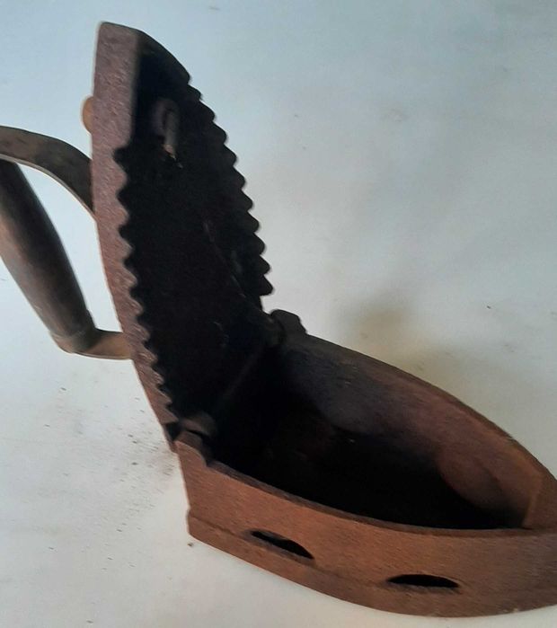 утюги RZTK ,Tefal ,Satyrn ,и утюг с прошлого столетия