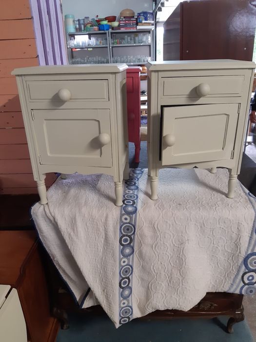 Conjunto de mesas de cabeceira