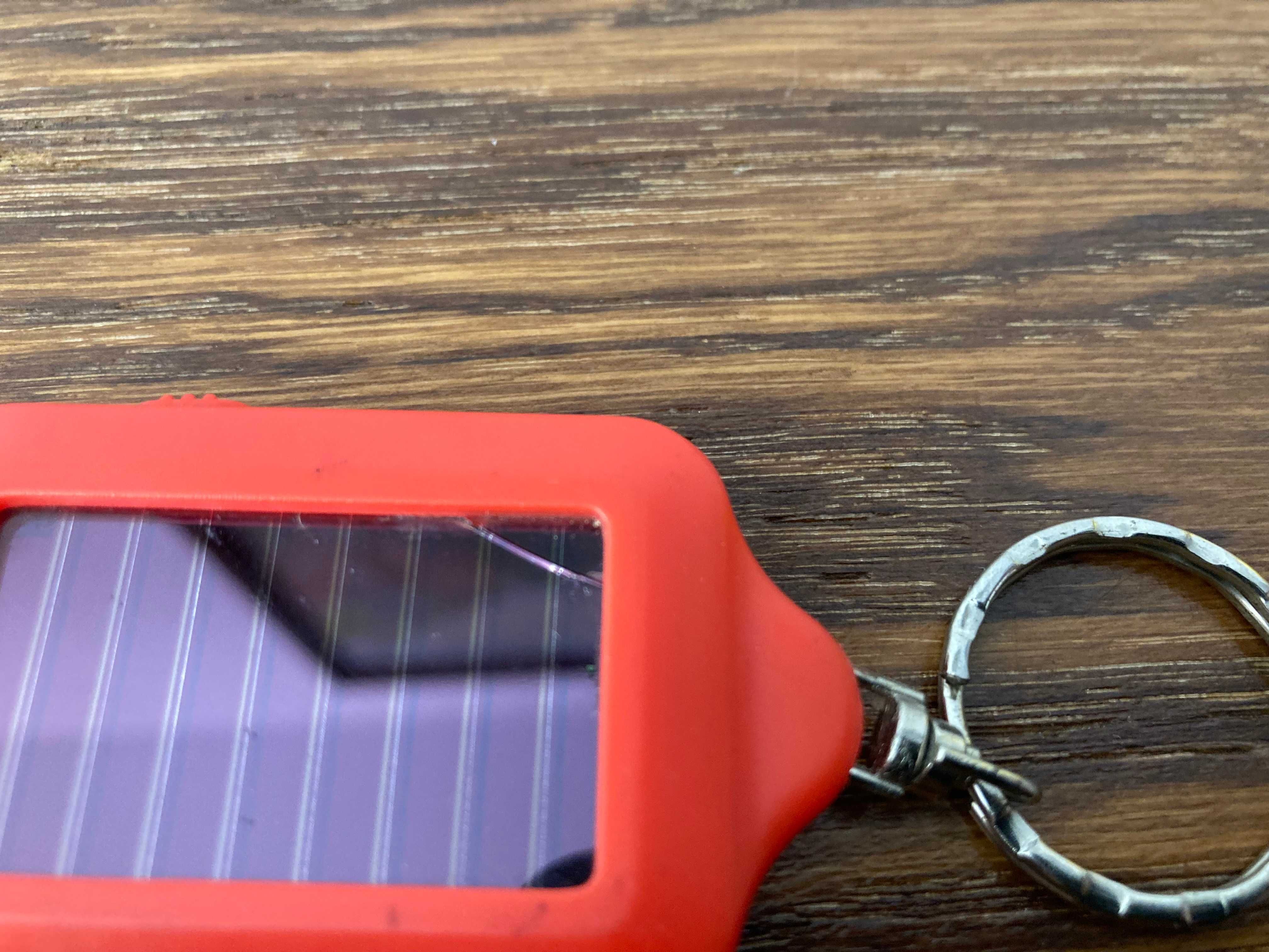 breloczki do kluczy - świecąca piłka nożna - breloczek latarka solar