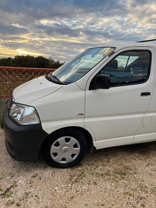 Venda de carrinha Toyota Hiace 2010