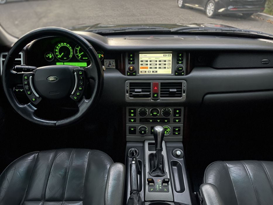 Продам Land Rover Range Rover 4.4 2007 года Официал