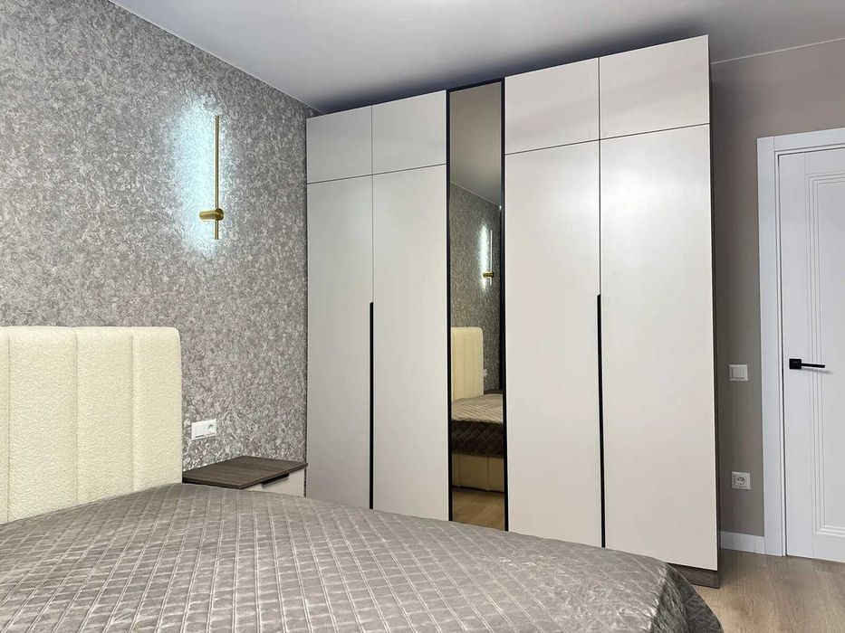 Шикарна двокімнатна квартира з кухнею-студією