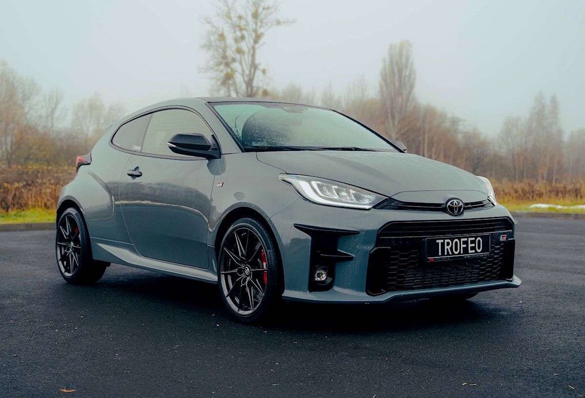 Wynajem Toyota GR Yaris Eventuri bez kaucji wypożyczalnia samochodów