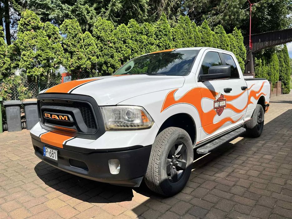 Dodge RAM 1500 ST 4x4 Quad Cab