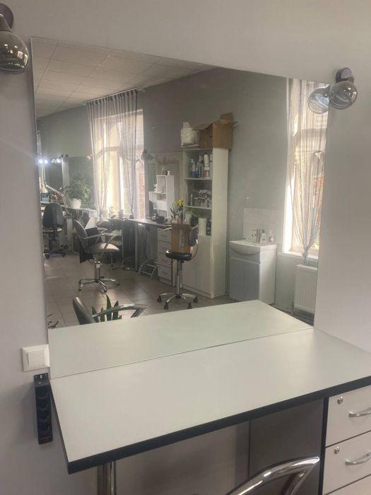 Здається в оренду місце для перукаря/майстра манікюру/бровіста
