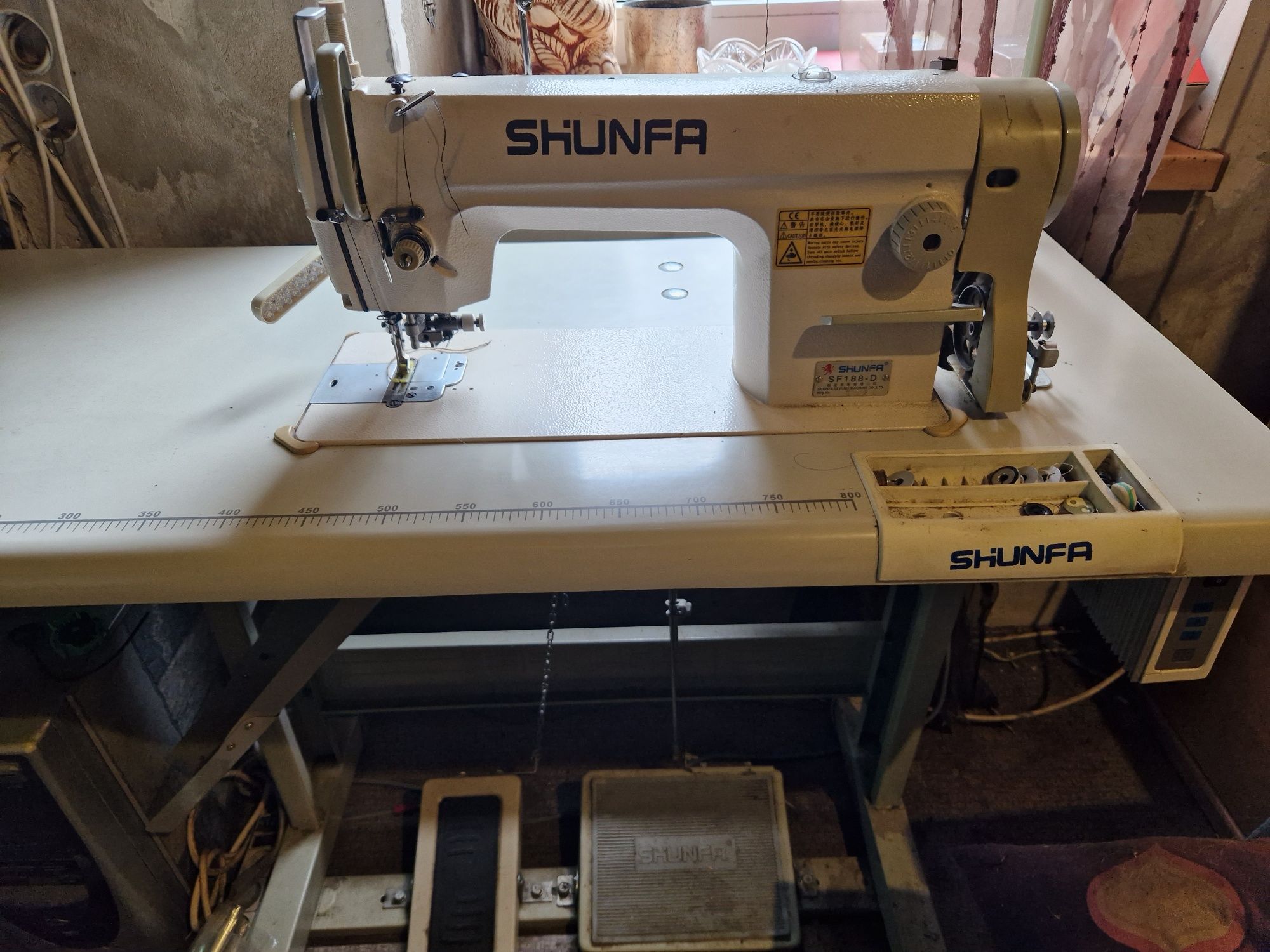 Продам швейную обрезную машину  Shunfa SF 188-D в идеальном состоянии