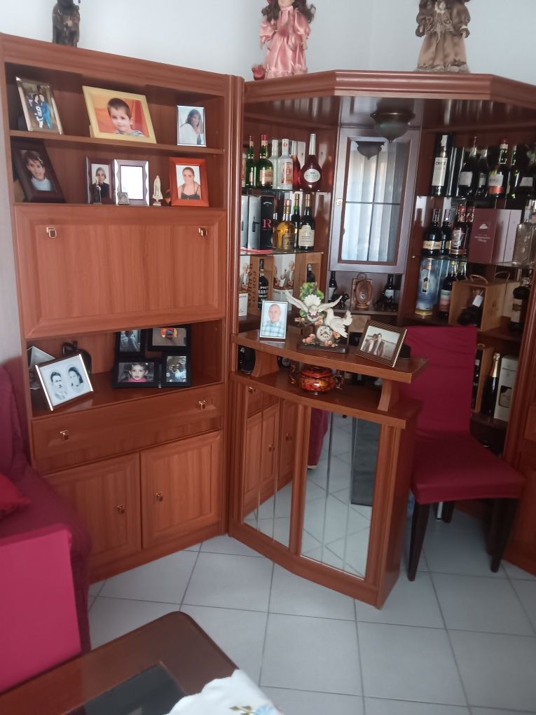Mobilia de sala com bar de canto