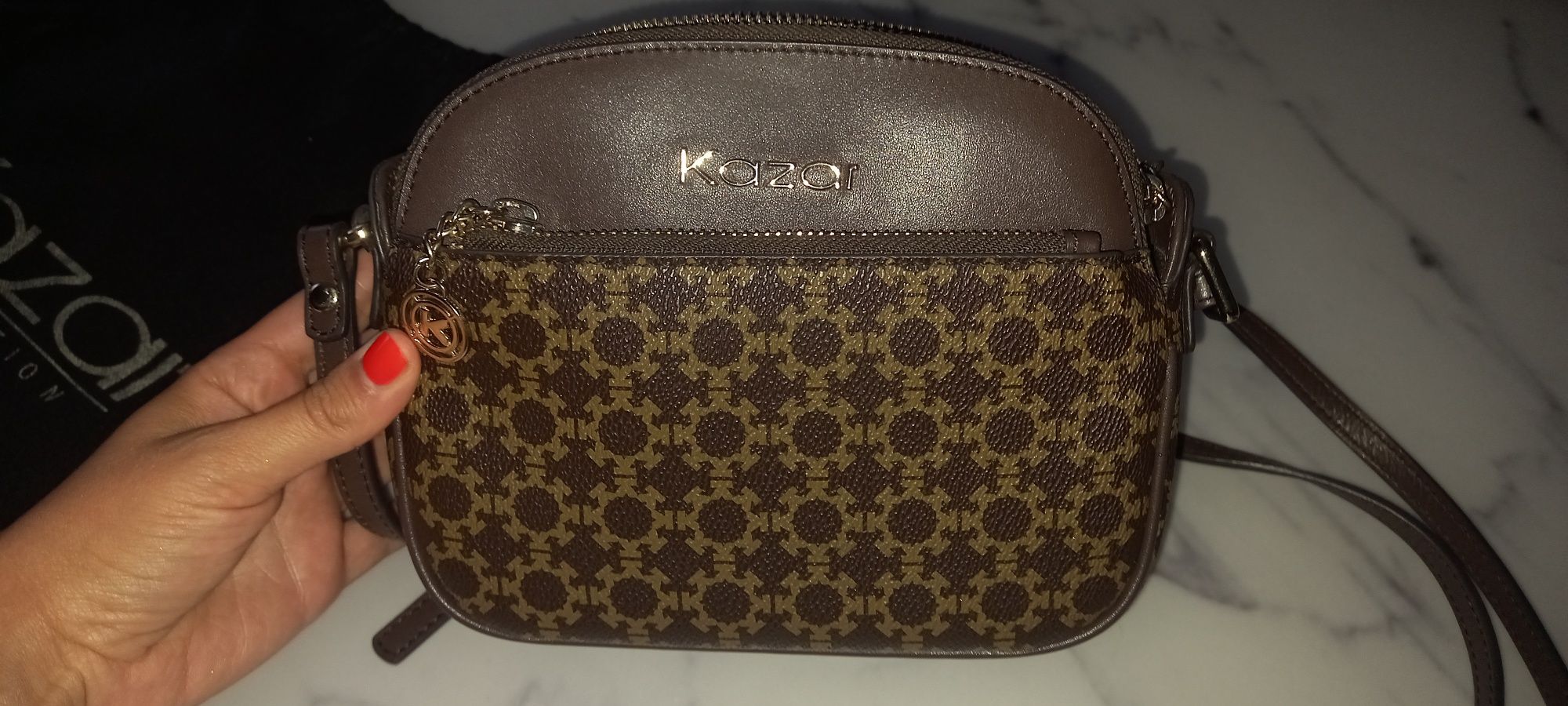 Torba torebka listonoszka kazar monogram wzory brązowa mała jak nowa