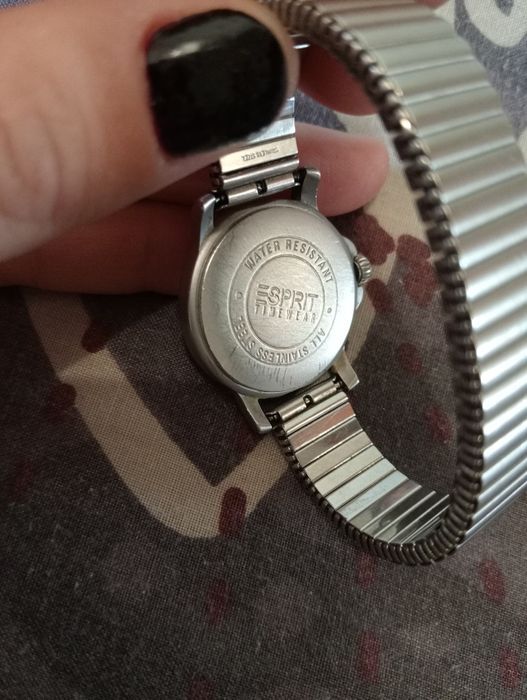 Часы ремешок тянется