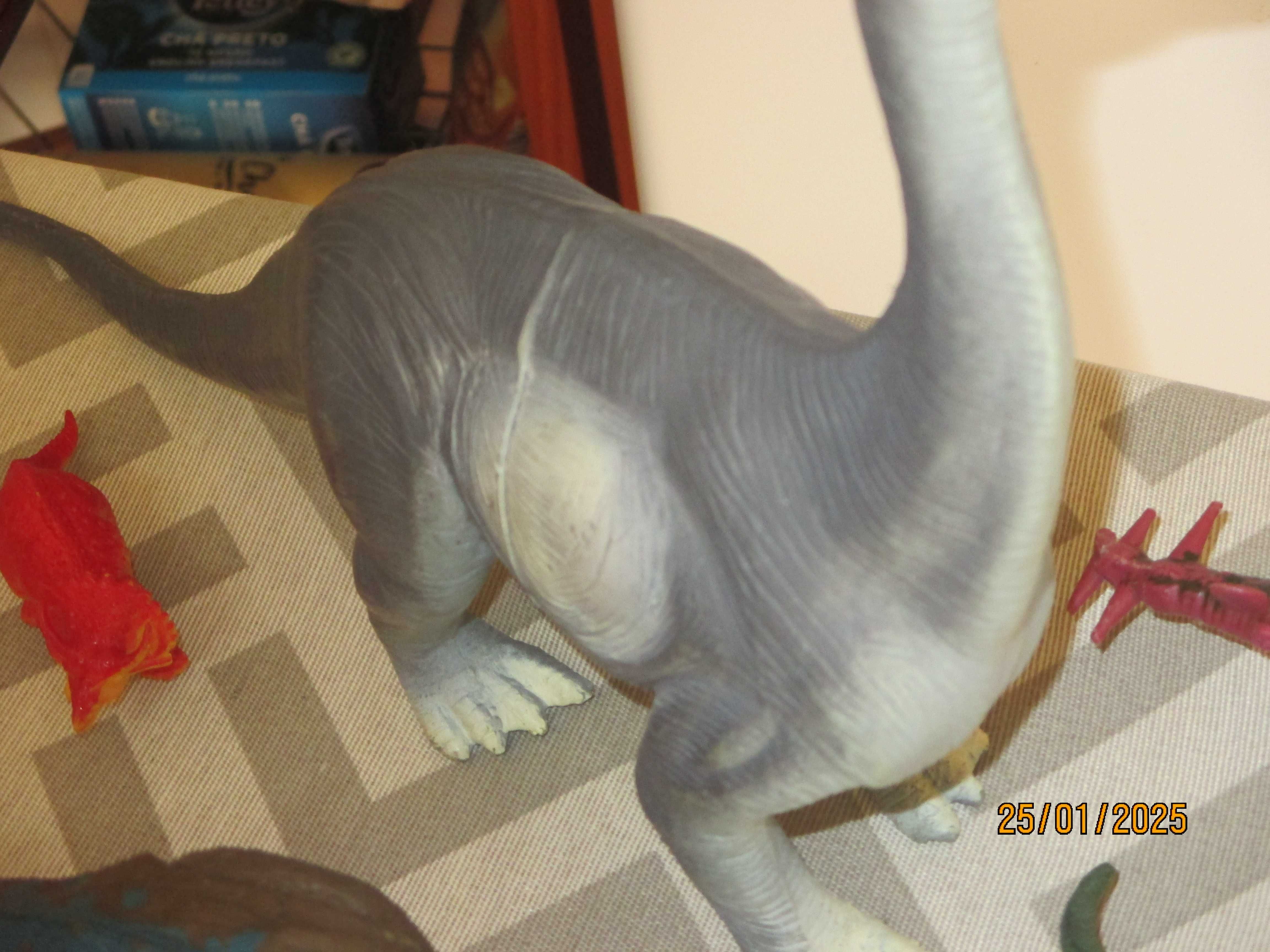 Mais de 20 dinossauros em pvc