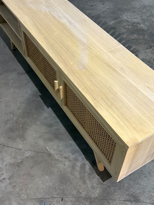 Móvel de TV com 4 meses de uso