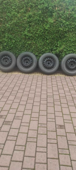 Komplet felg stalowych wraz z oponami zimowymi 215/65/16