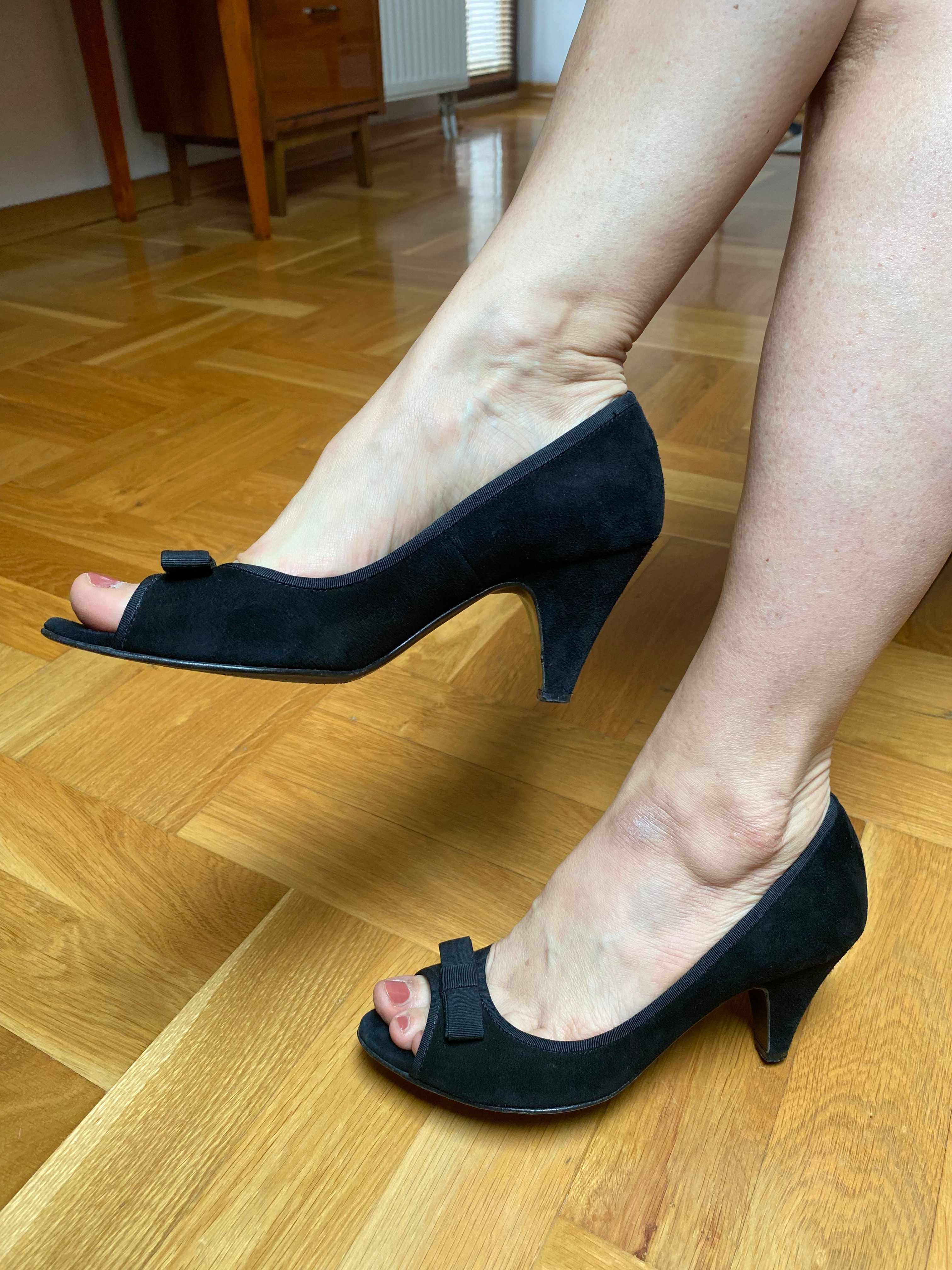 Buty damskie włoskie - wygodny obcas  roz. 38 / zamsz naturalny