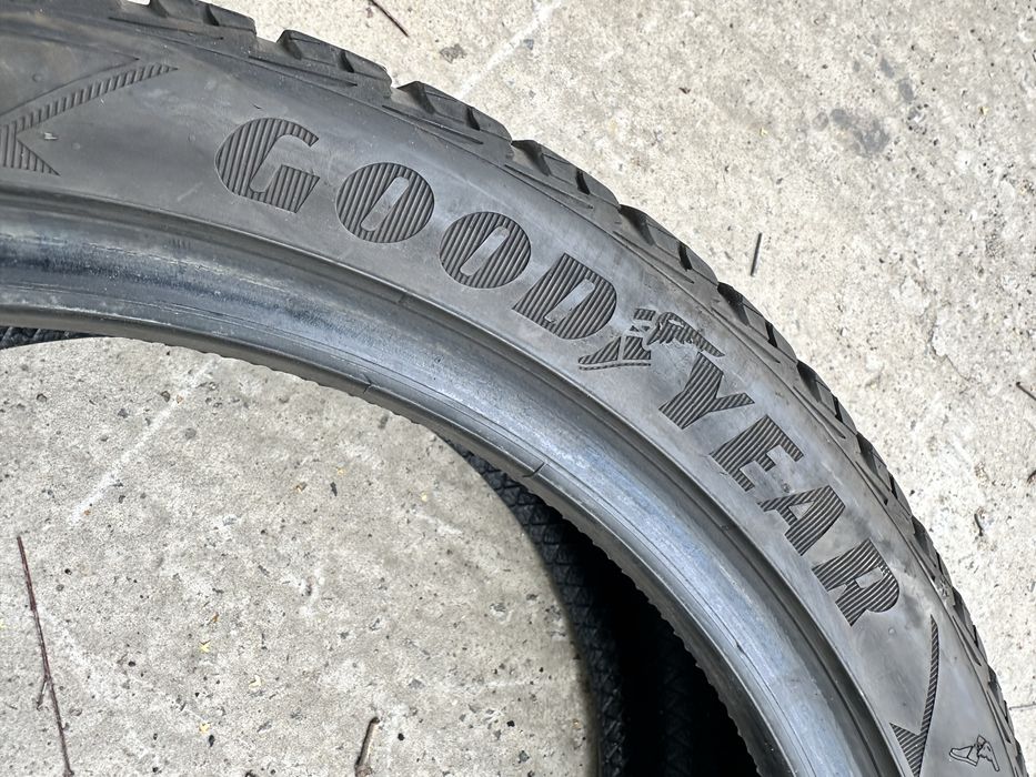 Шини 225 40 18 92T Goodyear UltraGrip Ice 2 пара