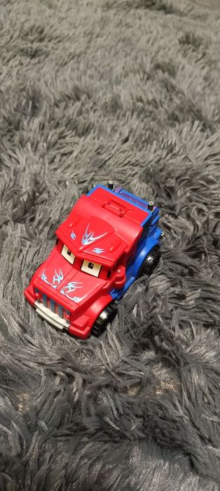 Zestaw autek w tym transformers