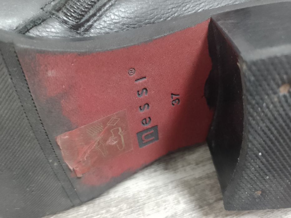 Sprzedam skorzane damskie botki rozmiar 37 firmy Messi.