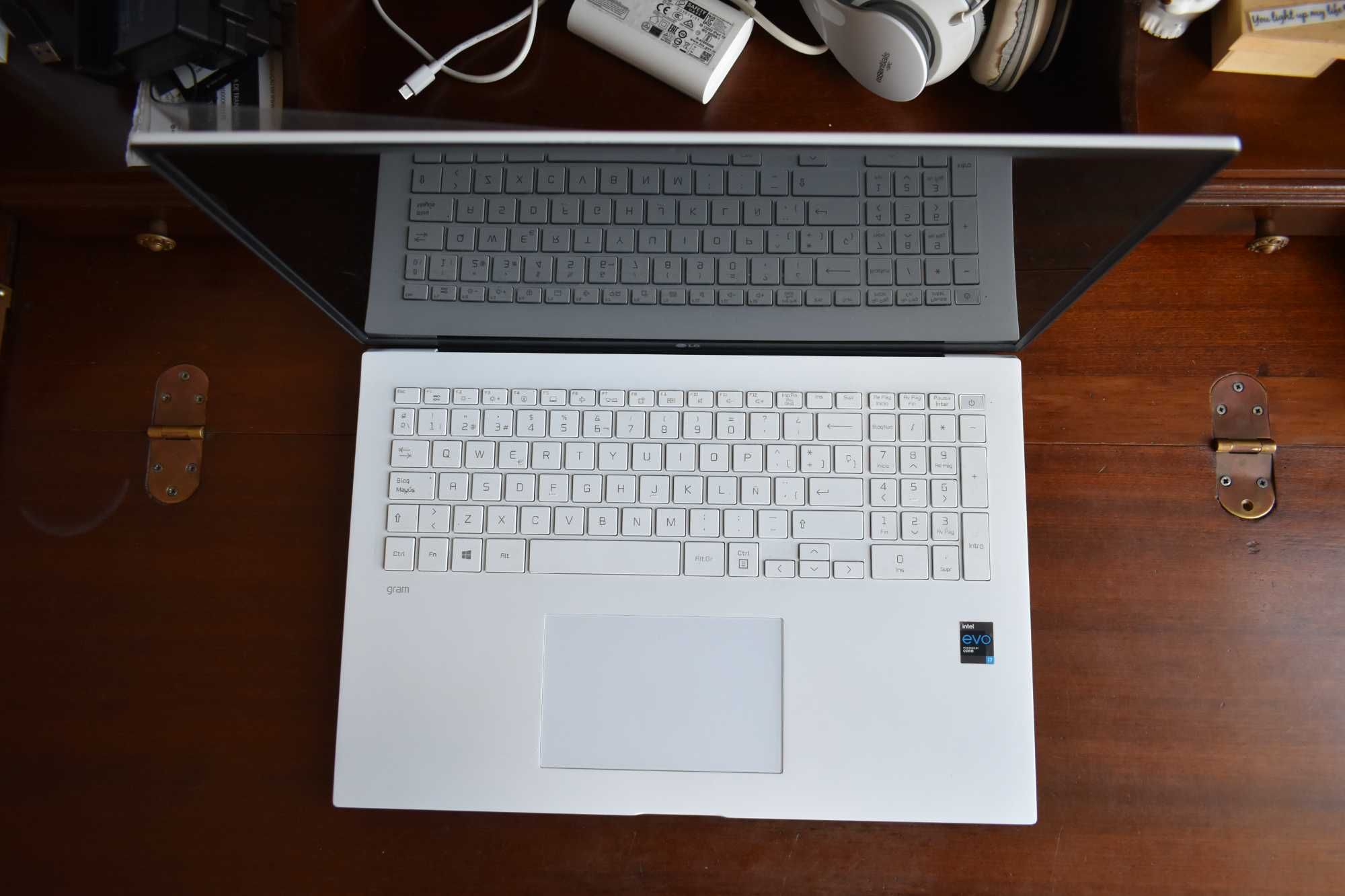 Portátil LG gram 17" ultrafino, 1TB SSD, 16 GB RAM, Windows 11