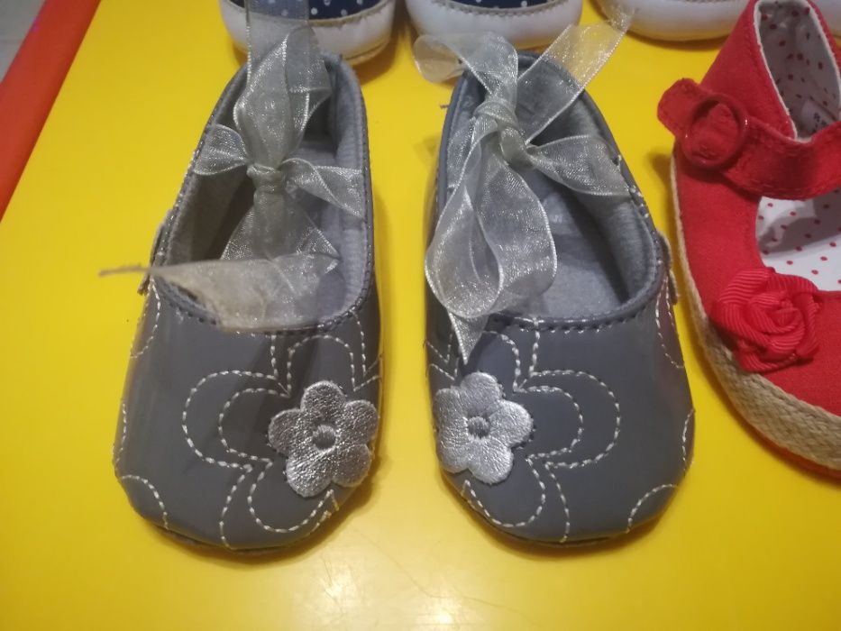 Sapatos de bebé dos zero aos 9 meses