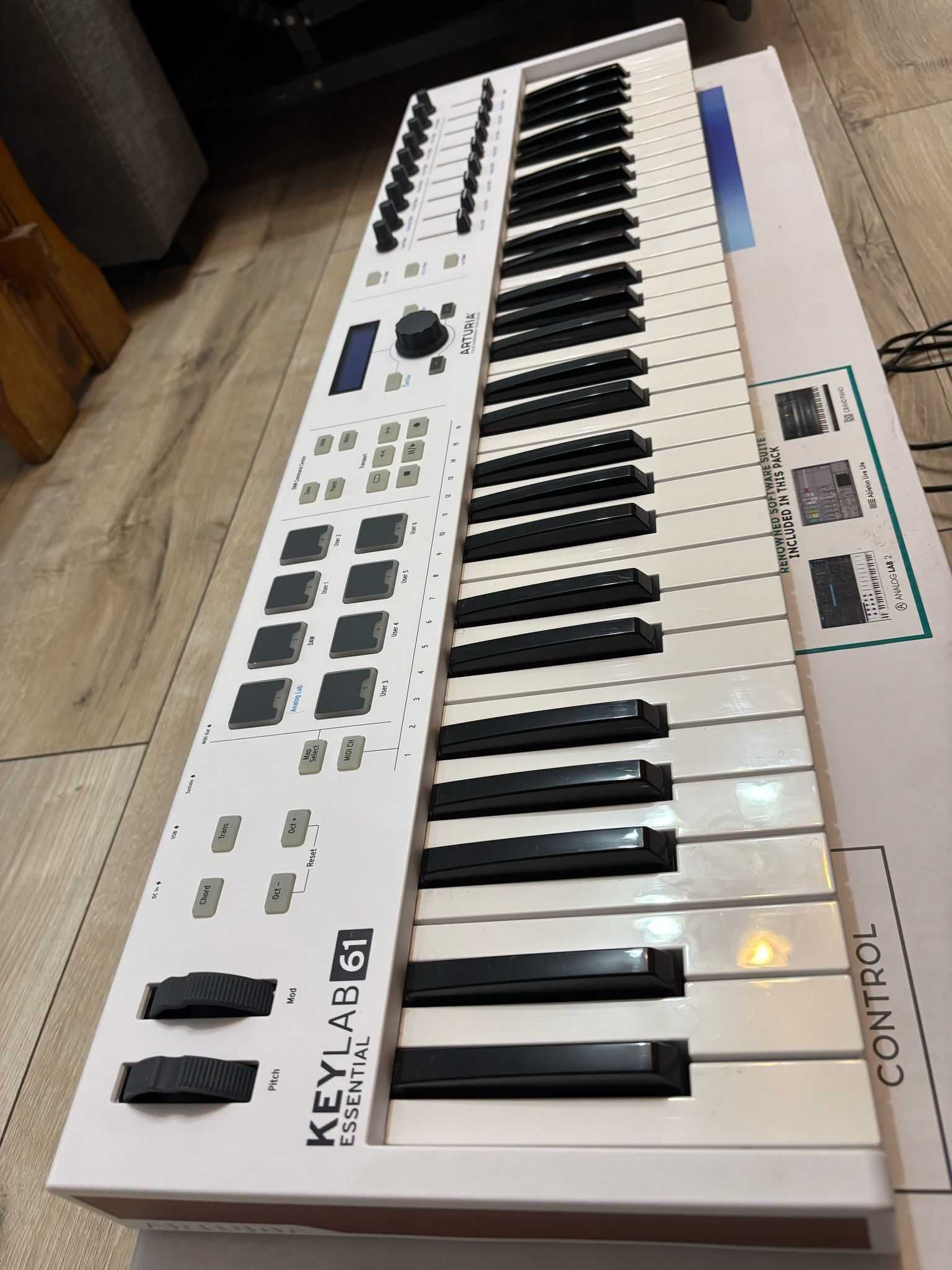 Klawiatura midi ARTURIA keylab essential 61 stan idealny OKAZJA