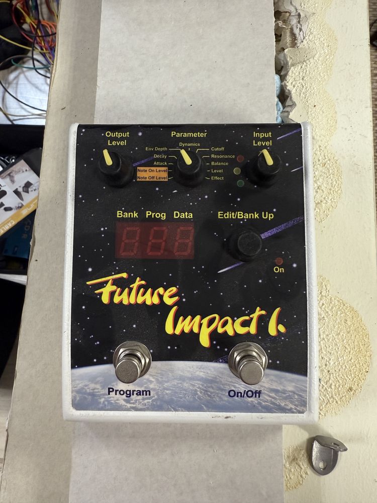 Syntezator basowy Futer Impact 1