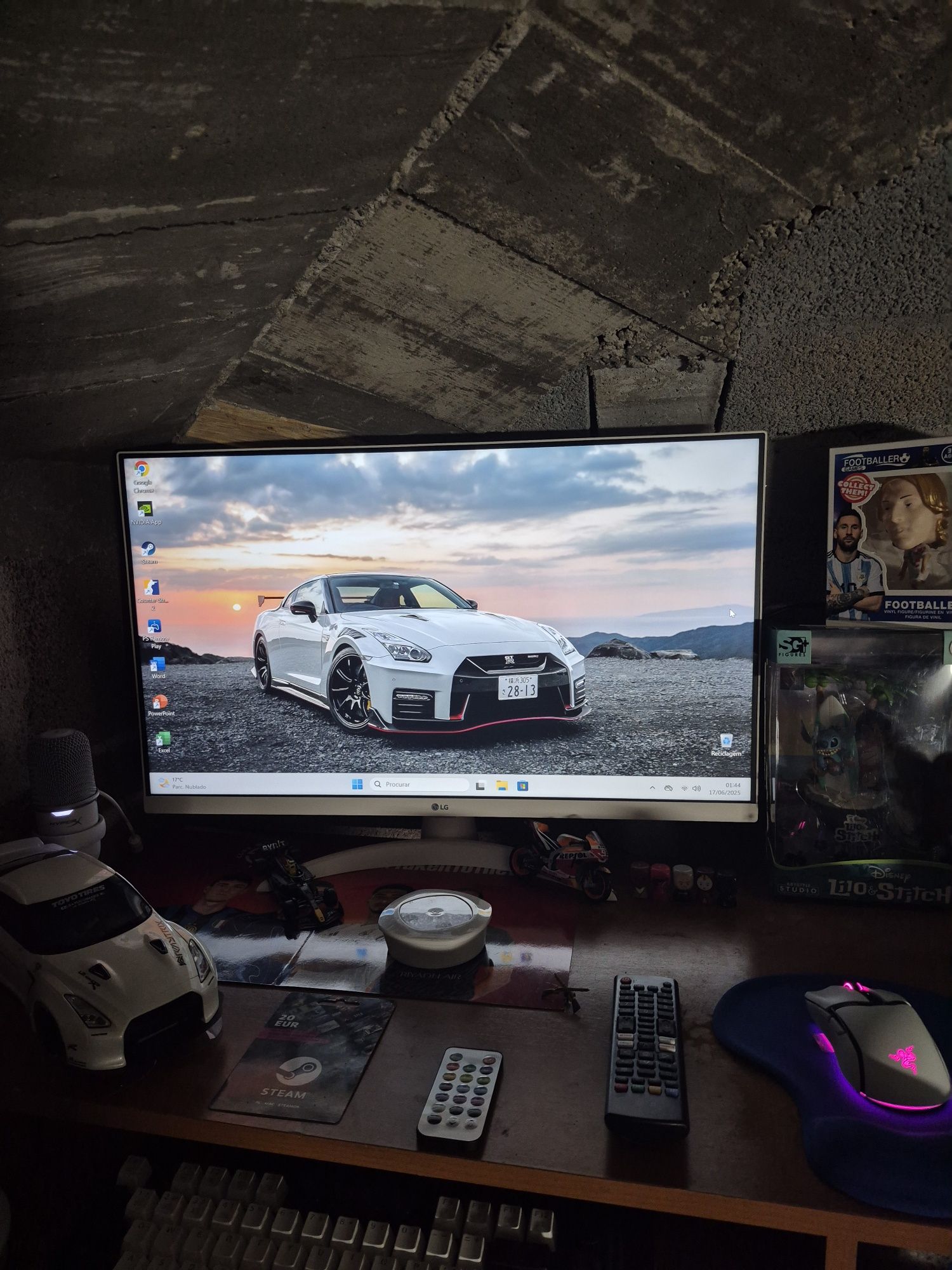 Pc gamer + ecrã Lg teclado mecânico e rato razer pro