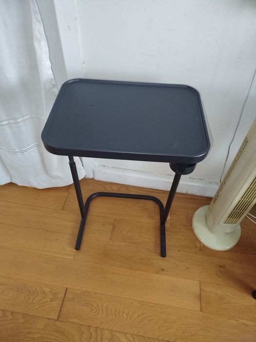 Pequena mesa maleável