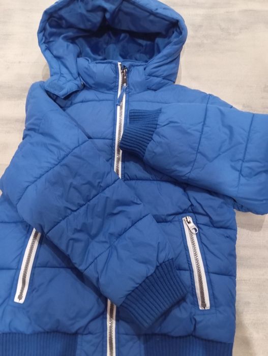Kurtka chłopięca H&M w rozmiarze 140
