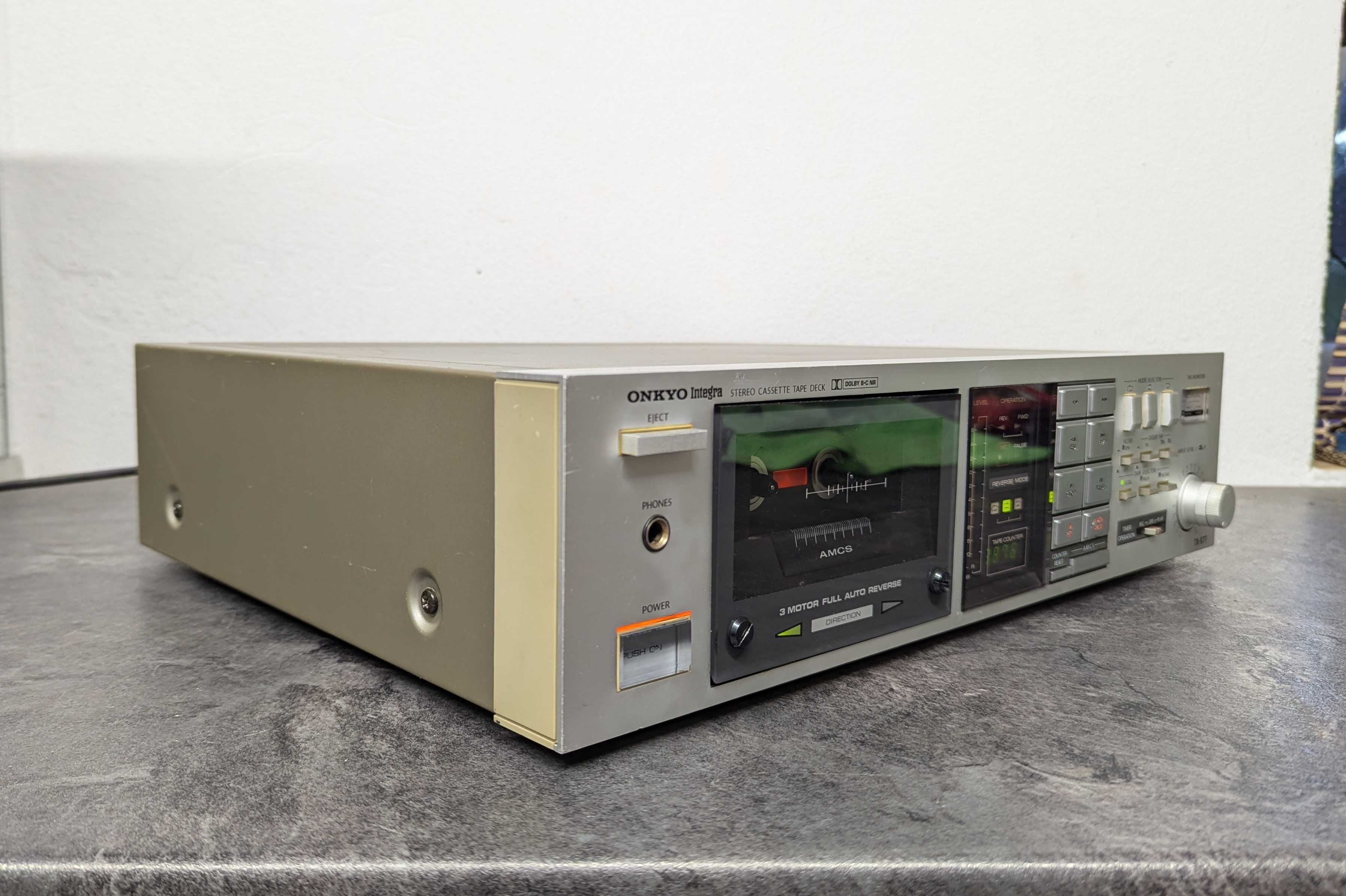 Касетна дека Onkyo TA-R77.