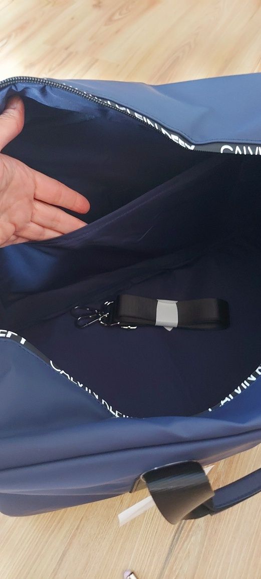 Calvin Klein duża torba sportowa podróżna weekend wodoodporna