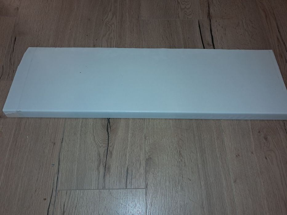 Parapet bialy pcv z demontażu 89 cm x 26 cm