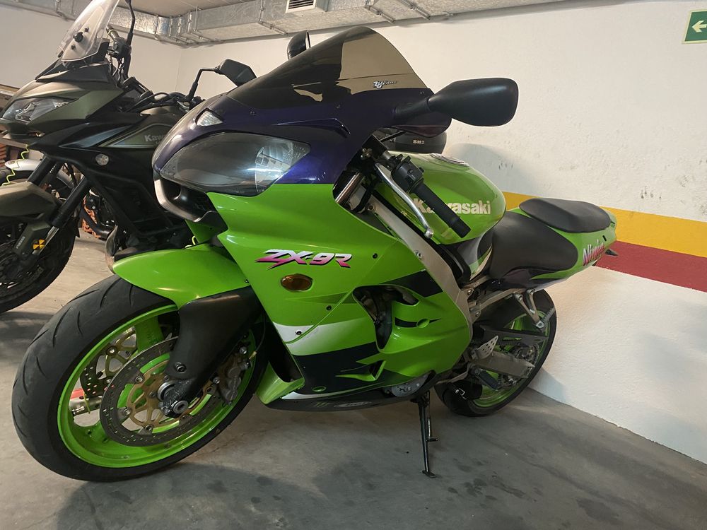 Kawasaki Ninja ZX9R