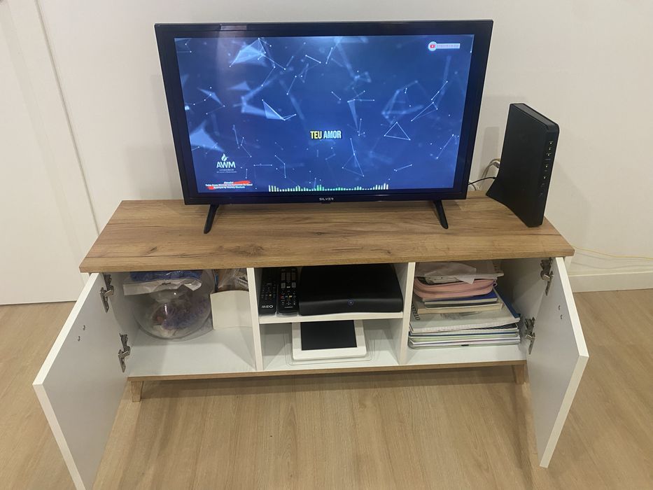 Móvel e tv silver 32 polegadas