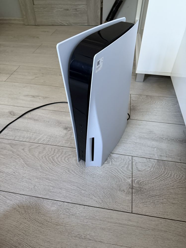 Playstation 5 (825gb SSD, wersja z napędem) 2 pady 2 gry, okablowanie