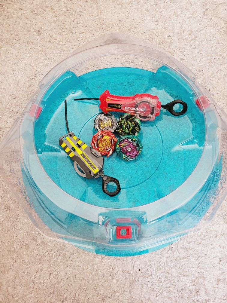 Lote de Beyblade da Takara Tomy