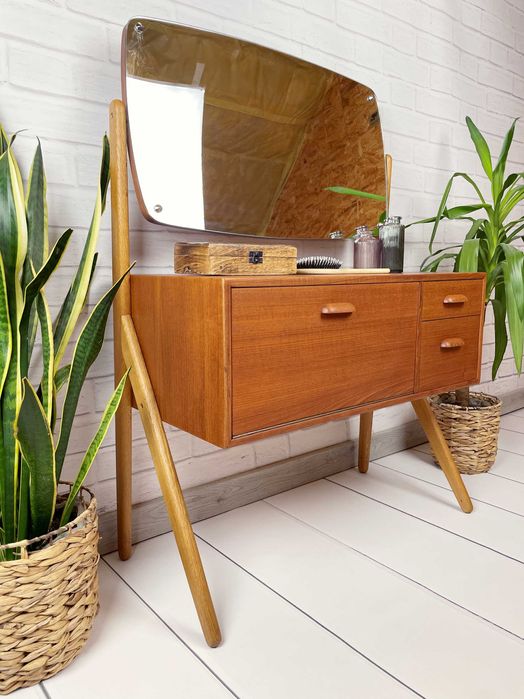 Piękna duńska toaletka z lat 60 – po renowacji, Mid-Century – komoda