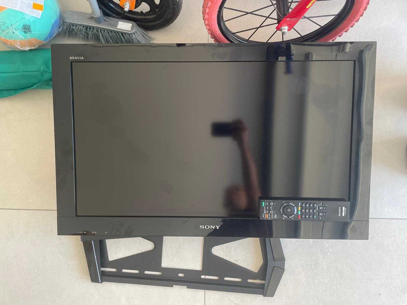 Televisão Sony Bravia kdl-32bx400 - A funcionar