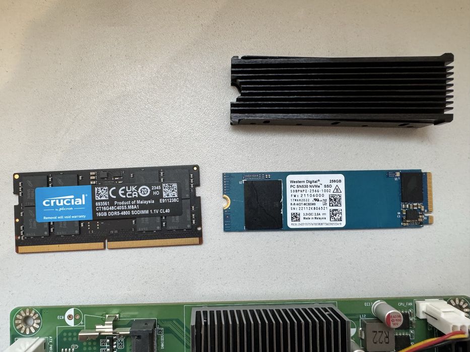 Płyta główna Intel N100 + crucial 16gb ddr5 + nvme wd sn530 256gb