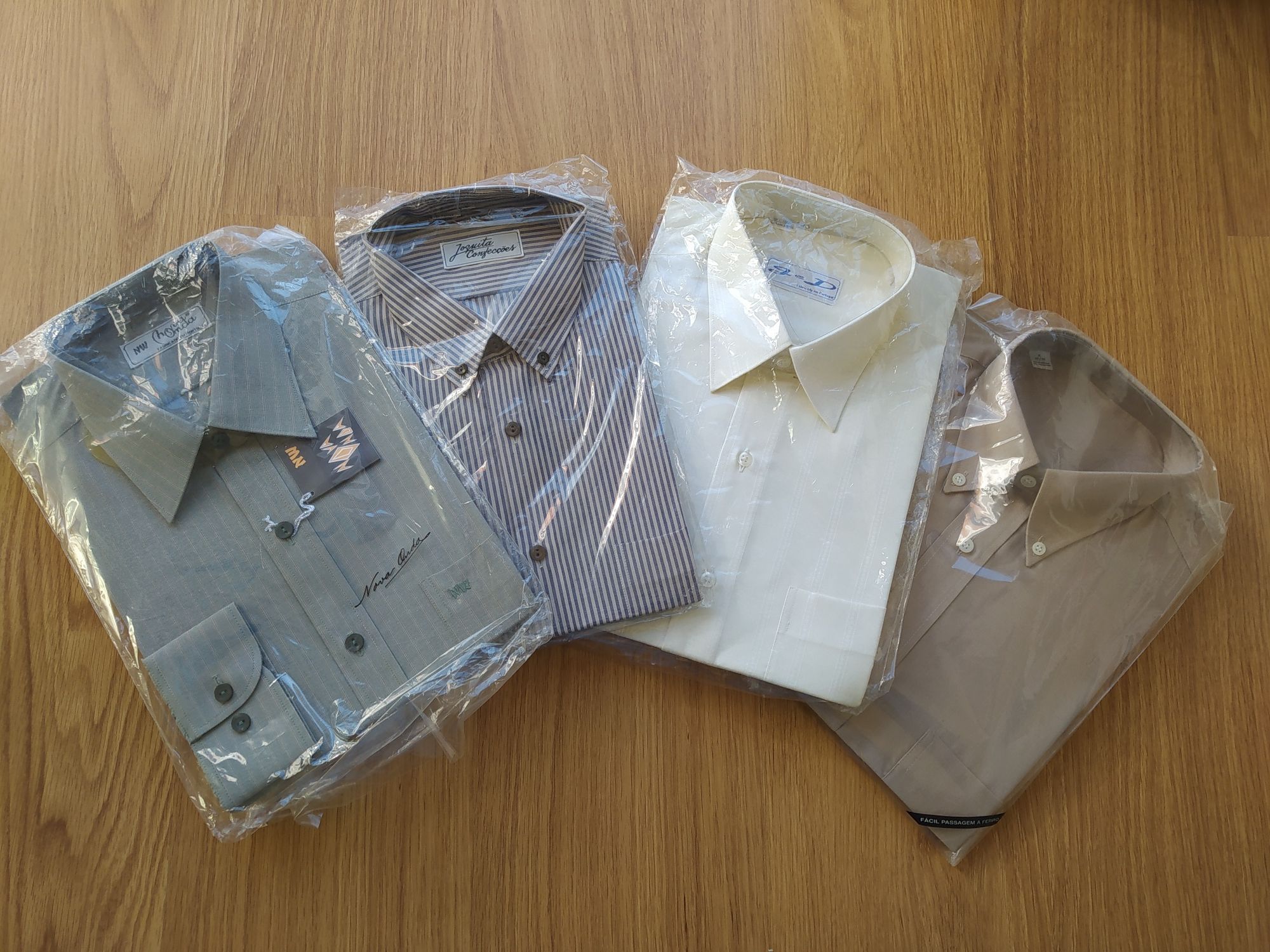 Lote de 4 camisas novas embaladas