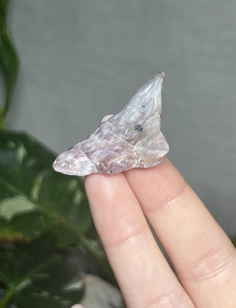 Kamień Czaroit 4 cm naturalny fioletowy kryształ